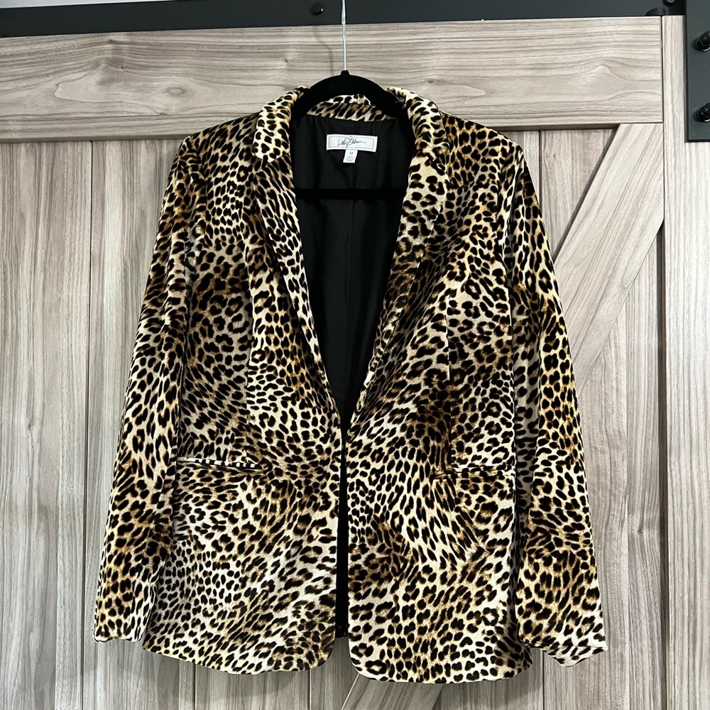 Libby Edelman Sassy Cheetah print blazer style jacket! 🖤